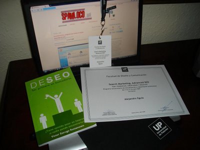 Foto en el Hotel, diploma y material del curso Curso SEO material