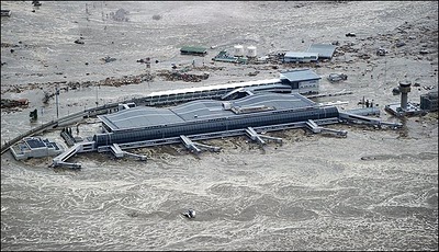 Foto del aeropuerto del video tsunami-japon